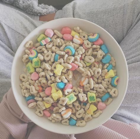 Aesthetic Cereal, Cereal Aesthetic, Sereal Sarapan, Aesthetic Mornings, Giving Feedback, Breakfast Aesthetic, Crunch Cereal, Bowl Of Cereal, Unicorn Foods