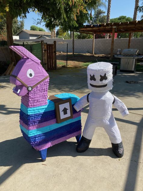 Fortnite Pinata, Macy's Day Parade, Fortnite Llama, Fortnite Party, Fortnite Birthday, Diy Pinata, Kids Party Themes, Birthday Cake Decorating, 9th Birthday