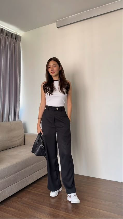 Casual Workwear Outfits, Formal Outfits For Women Student, Graduate Student Outfit, Semi Formal Looks Women, Doctor Style Outfits, Semi Formal Pants Outfit For Women, Black Formal Pants Outfit, Office Party Outfit Night Classy, University Outfit Ideas Casual