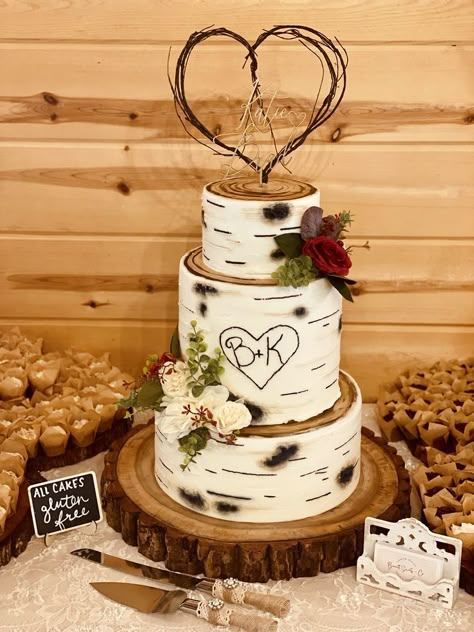 Birch Wood Wedding Cake, Birch Cake Wedding, Aspen Wedding Cake, Western Wedding Cake Ideas, Birchwood Cake, Wedding Cake Birch Tree, Farm Wedding Cake, Woodsy Wedding Cake, Birch Tree Wedding Cake