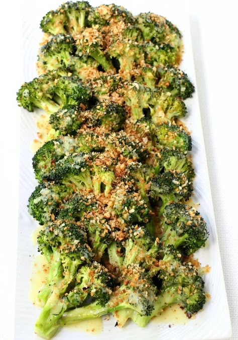 Roasted Broccoli with Buttery Bread Crumbs is my favorite way to make broccoli, in fact I think it's the only way to make broccoli taste it's best! Recipes With Bread Crumbs, Recipes With Bread, Raclette Originale, Bread Crumbs Recipe, Galette Des Rois Recipe, Easter Side Dishes, Sloppy Joe, Roasted Broccoli, S'mores