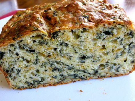 Spinach and Cheddar Bread – My Favourite Pastime Cheddar Bread, Spinach Bread, Spoon Bread, Bread Substitute, Bread Maker Recipes, Buffet Ideas, Homemade Bread Easy, Fruit Bread, Beer Bread