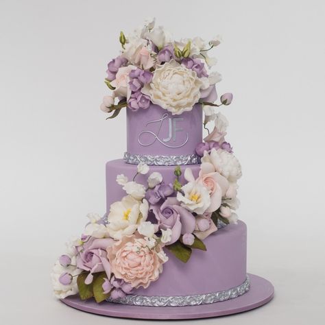 Bolo Rapunzel, Vintage Pasta, Lavender Wedding Cake, Purple Wedding Cake, Wedding Cake Fresh Flowers, Purple Cake, Purple Wedding Cakes, Purple Cakes, Lilac Wedding