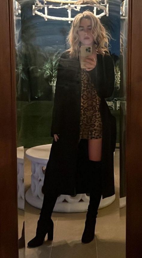 Sophisticated Goth, Caos Sabrina, Kieran Shipka, Sabrina Spellman Style, Ariana Grande Victorious, Kiernan Shipka, Sabrina Spellman, 99 Problems, Fashion Now