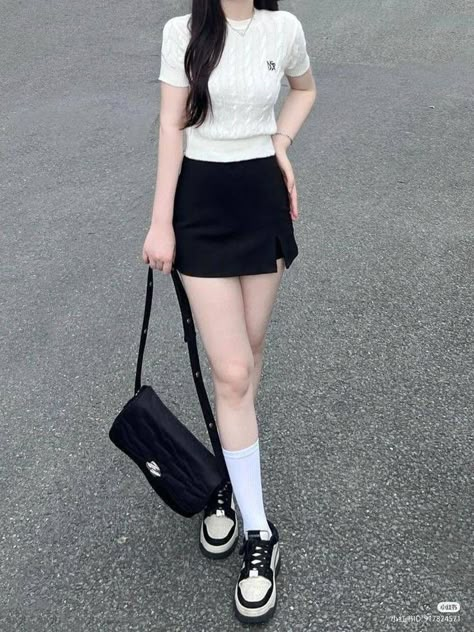 Minimalist Korean Outfit, Look Short Jeans, Outfit Korean Style, Outfit Korean, Outfits Dress, Korean Casual Outfits, Casual Day Outfits, Easy Trendy Outfits, Ulzzang Fashion