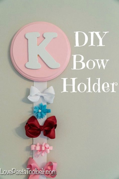 Diy Hair Bow Holder, Diy Bow Holder, Hair Bow Hanger, Craft Hobbies, Baby Gifts To Make, Hair Accessories Diy, Hair Bow Organizer, Bow Holders, Bow Hanger