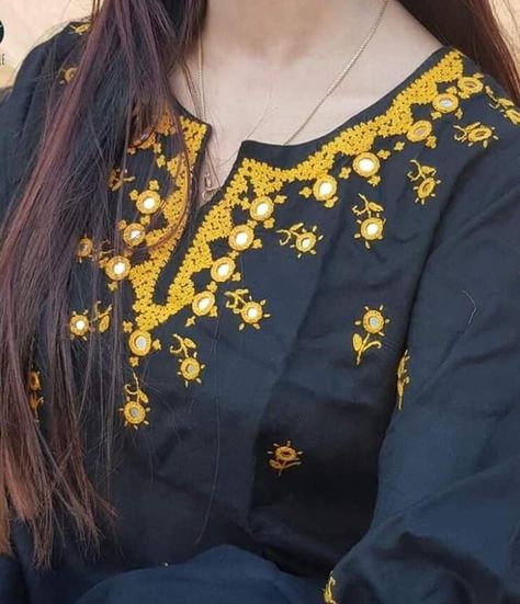 Sindhi Embroidery Dresses Beautiful, Sindhi Karhai Designs, Sindhi Embroidery Designs For Kurtis, Aplic Work Design Kurti, Sindhi Dress Design, Handwork Kurti Designs, Sindhi Embroidery Dresses, Kutchwork Designs, Gujrati Embroidery