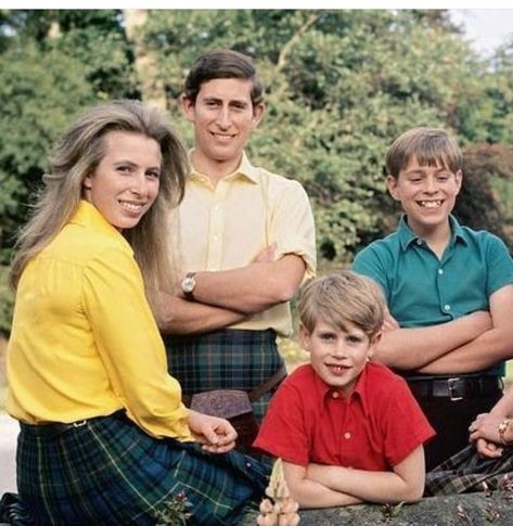 Prince Charles,  Princess Ann, Prince Andrew,  Prince Edward Kate And Harry, Royal Family Portrait, Mother Daughter Relationships, Lady Louise Windsor, Royal Family England, Princess Elizabeth, Duchess Of York, Isabel Ii, Queen Of England