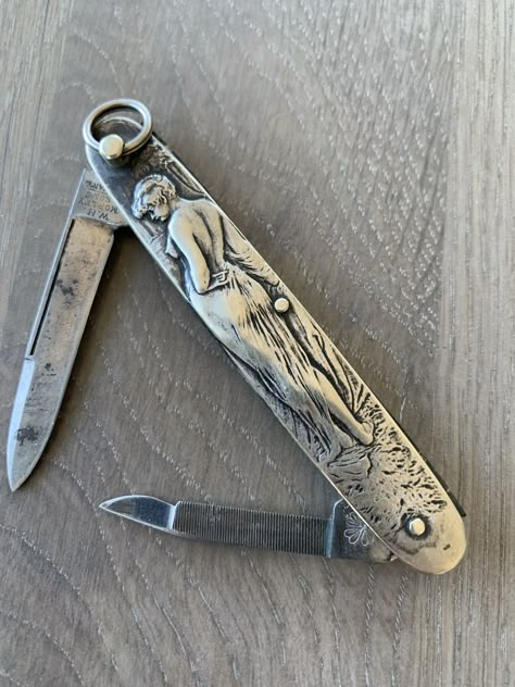 Antique Pocket Knife, Vintage Switchblade, Knife Aesthetic, Pretty Knives, Dagger Knife, Knife Collection, Cool Knives, Essential Bag, Folding Knives