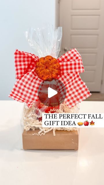 Shelby Parks on Instagram: "My new favorite fall gift !!

If you follow me you know there’s nothing I love more than a cohesive gift 

So I was trying to figure out a cute way to gift this cute apple pie candle and then I found these mini pies and it hit me 

Save for a unique and easy gift idea this fall 

*Comment SUPPLIES to have everything I used sent to your inbox 💌

#giftideas #giftidea #fall #fallgifts #fallcandle #fallcandles #howto #thankyougifts #thankyougift #diy #applepie #applepies" Client Appreciation Gifts Thanksgiving, Mini Pies Teacher Appreciation, Mini Pie Gifts, Fall Teacher Gifts Diy, Secret Pal Gift Ideas For Coworkers Fall, Thanksgiving Teacher Gifts Diy, Thanksgiving Presents For Teachers, Friendsgiving Gifts Ideas Diy, Teacher Thanksgiving Gifts From Kids