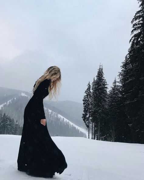 Winter Senior Pictures, Winter Goth, Grimm Brothers, Ethereal Photography, Snow Photoshoot, Winter Shoot, Winter Portraits, Lovecore Aesthetic, Winter Princess