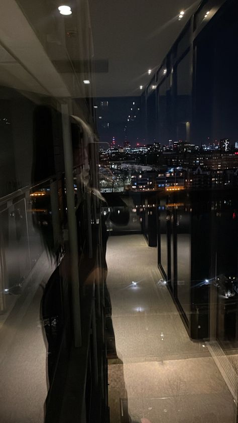 Photo Profil Insta, Nyc Penthouse, Life Vision Board, 500 Followers, Dark Feminine Aesthetic, Luxury Lifestyle Dreams, Future Lifestyle, Dream Lifestyle, Night Aesthetic