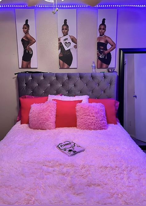 Baddie Bed Sets, Pink Room Baddie, Black Girls Bedroom Ideas, Black Barbie Room Decor, Black Girls Room Bedroom Ideas, Pink And Black Room Decor Ideas, Grown Women Room Ideas, Black Women Room Ideas, Pink Black Room Decor