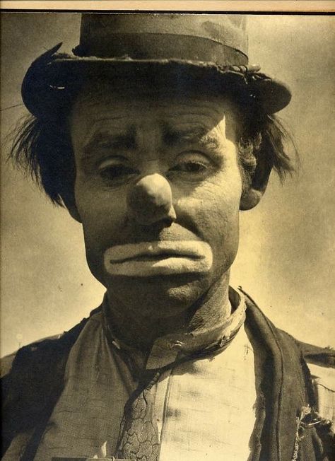 1920s Clown, Clown Photography, Emmett Kelly Clown, Clown Photos, Emmett Kelly, Clown Tattoo, Send In The Clowns, Vintage Clown, Evil Clowns