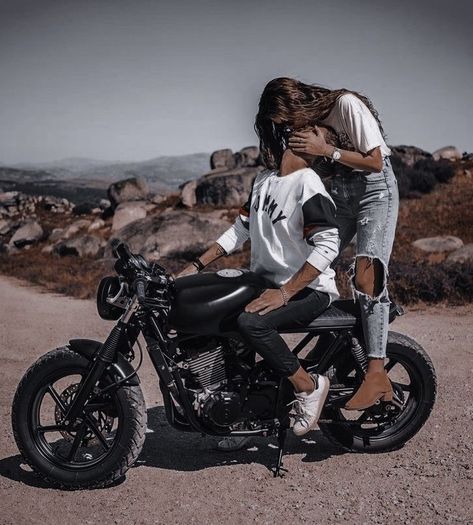 Motorcycle Couples, Couple Motard, Motorcycle Couple Pictures, Motorcycle Photo Shoot, Bike Couple, Biker Couple, Exams Funny, Motorcycle Couple, Happy Vacation