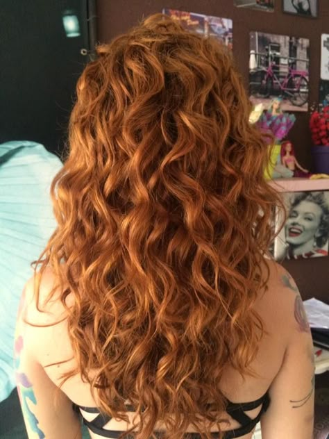 Ginger Wavy Hair, Ginger Baddie, Orange Wavy Hair, Harry Potter Hair, Ginger Curly Hair, Curly Ginger Hair, Erin Miller, Wavy Perm, Curly Hair Inspo