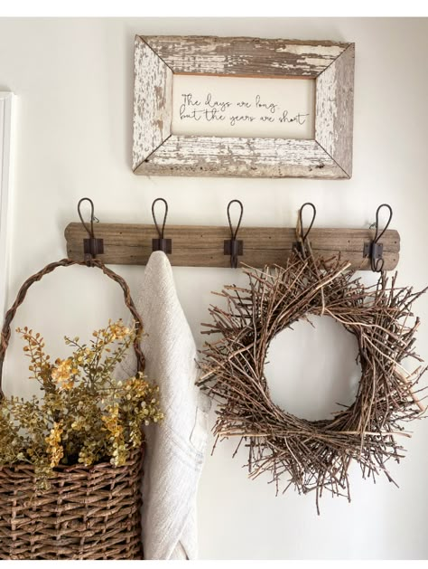 Fall Home Tour, Farmhouse Entryway, Primitive Farmhouse, Rustic Garden Decor, Fall Home, Farmhouse Fall, Spring Home, Vintage Farmhouse, Diy Garden Decor