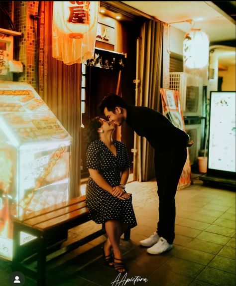 Prewed Studio, Street Couple, Night Street, City Light, Night Shot, Poses Photography, Prewedding Photography, Couple Photography Poses, Engagement Photo