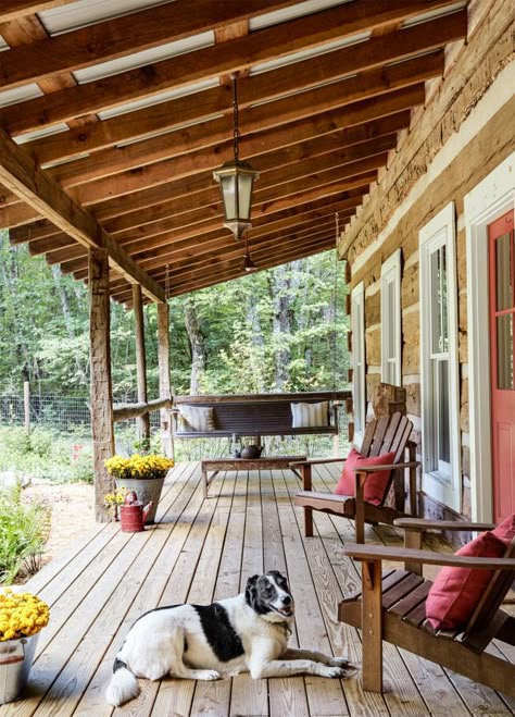 You can still see all of the old holes and nails in the cabin's porch railing, which is made from tobacco barn poles that were originally laid horizontally to hang the tobacco leaves for drying. Rustic Porch Ideas, Cabin Porches, Georgia Cabins, Cabin Porch, Rustic Log Cabin, Balcony Railing Design, Rustic Porch, Wooden Porch, Backyard Porch