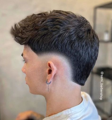 Men Short Hair Fade, Hair Stail, Fade Haircut Designs, Bold Haircuts, Fade Haircut Styles, Burst Fade, Men Haircut Curly Hair, Edgy Haircuts, Long Hair On Top