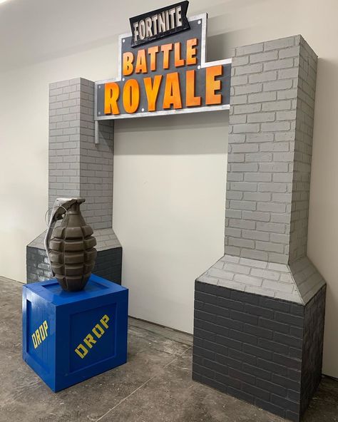 Fortnite Birthday Party Decorations Diy, Fortnite Photo Booth, Fortnite Party Decorations Diy, Fortnite Room Ideas For Boys, Fortnite Birthday Party Ideas Diy, Fortnite Room Decor Ideas, Fornite Party Ideas, Fortnite Bedroom Ideas For Boys, Fortnite Decor