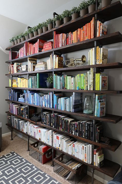 Industrial Shelf Diy, Pipe Bookshelf, Diy Pipe Shelves, Floor To Ceiling Bookshelves, Bookshelf Inspiration, Bookshelves In Bedroom, Industrial Bookshelf, Industrial Pipe Shelves, Diy Pipe