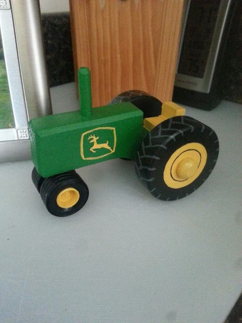 Tractor Crafts, Wooden Tractor, Wooden Toys Design, Wood Craft Projects, Carpentry Projects, Wine Table, Wooden Games, Farm Toys, San Martin