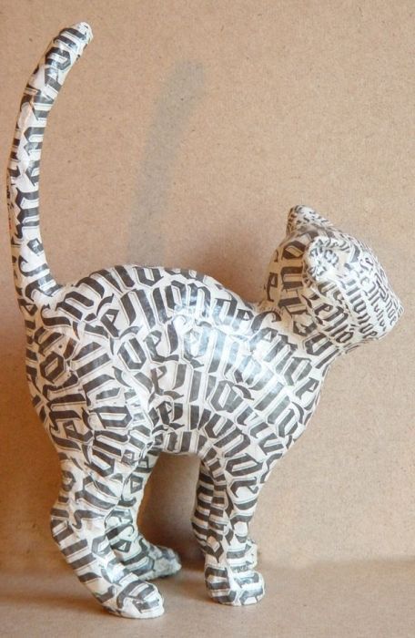 Papier Mache Cat, Paper Mache Projects, Gato Cat, Paper Mache Animals, Paint Ceramic, Paper Mache Clay, Folding Origami, Paper Mache Sculpture, Paper Mache Art