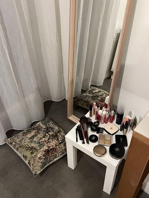 Makeup On The Floor, Big Mirror In Bedroom, Doing My Makeup, Apartment Goals, Makeup Room Decor, Big Mirror, Full Body Mirror, Body Mirror, Makeup Rooms