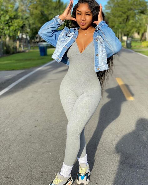 Aaliyah🦋 on Instagram: “💨💨💨 jumpsuit from: @shopdenoa” Jumpsuit Outfit With Sneakers, Grey Jumpsuit Outfit, Jumpsuit Outfit Ideas, Outfit With Sneakers, Baddie Outfit, Grey Jumpsuit, Jumpsuit Outfit, Outfit Jeans, Aaliyah