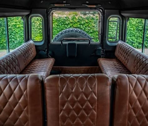 1993 Land Rover Defender Landrover Defender Interior, Land Rover Interior, Land Rover Accessories, Vintage Defender, Defender Interior Ideas, Defender Interior, Landrover Defender 110, Land Rover Defender 110 Interior, Vintage Defender Land Rovers