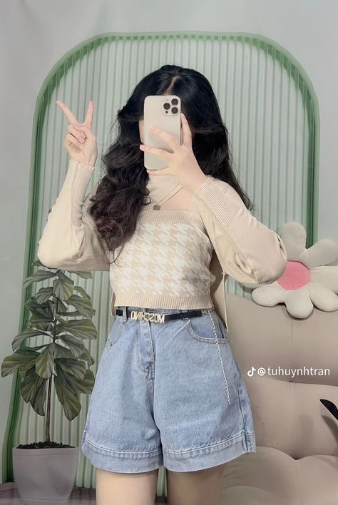 University Clothes, David Laid, Summer Fashion Dresses Casual, Army Clothes, Crop Top And Leggings, Cute Dress Outfits, Korean Casual Outfits, Photo Pose Style, Summer Fashion Dresses