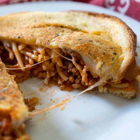 Have you heard of a Spaghetti Sandwich? This fun grilled cheese stuffed with spaghetti is a tasty way to double purpose those leftovers! Fun Grilled Cheese, Slow Cooker Lazy Lasagna, Spaghetti Sandwich, Garlic Toast Recipe, Leftover Spaghetti, Lazy Lasagna, Spaghetti Noodles, Grilled Sandwich, Cheese Stuffed