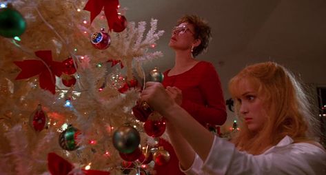 Dylan Moran, Christmas Tumblr, Christmas Films, A White Christmas, Edward Scissorhands, Billie Holiday, Judy Garland, Winona Ryder, Christmas Outfits