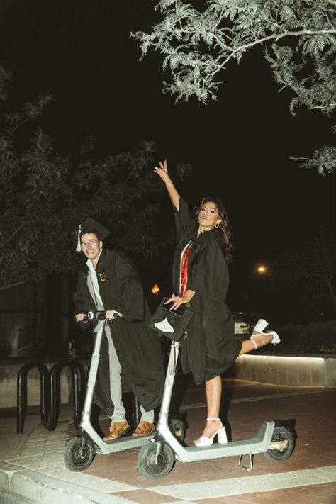 Grad Photos With Flowers, Aesthetic Grad Pics, Silly Graduation Pictures, Cool Grad Pics, Cool Grad Photos, Night Time Graduation Photos, Fun Grad Photos, Duo Graduation Pictures, City Graduation Pictures