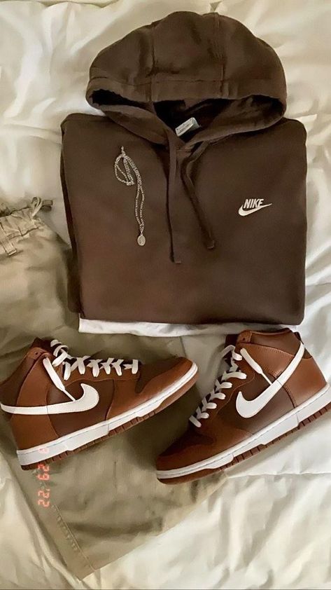 Nike Men's NSW Club Pullover Hoodie Jersey Nike Sweater Outfit, Nike Outfits Men, Men's Business Casual Style, Sweater Outfits Men, Men's Hipster Style, Nike Brown, Hoodie Jersey, Men's Sportswear, Brown Outfit