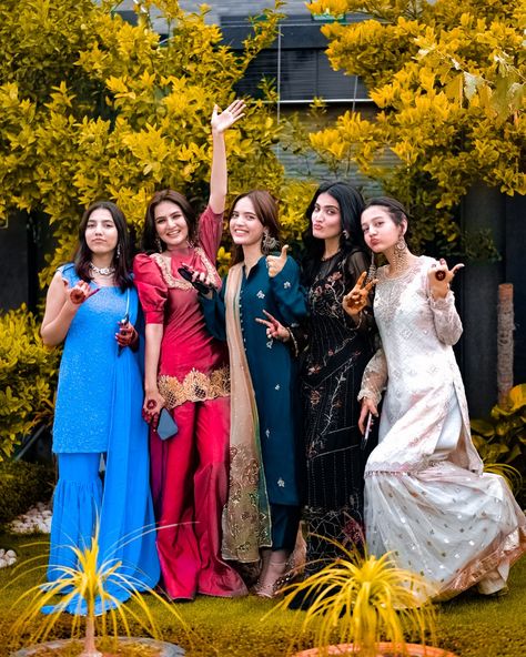 Sistrology #sistrology #sistrologyvlog #sistrologypic Sistrology Pic Iqra Kanwal, Sisterology Pics, Sistrology Pics, Sistrology Pic, Sistrology Dress, Zainab Faisal, Rabia Faisal, Fatima Faisal, Iqra Kanwal