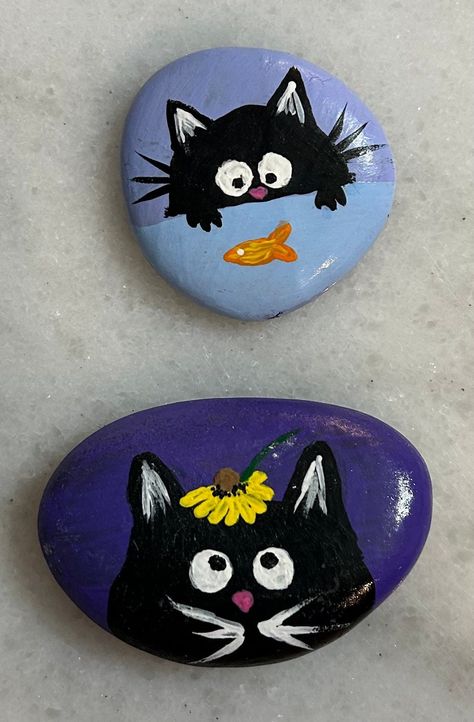 Hand-painted rock with acrylic and sealed. Images are inspired by popular culture. Cat Rocks Painting, Hand Painted Rocks Ideas, Cat Painted Rocks, Pet Rocks Craft, Cat Duo, Cat Rocks, Bear Sketch, Cats Art Drawing, Painted Rock Animals