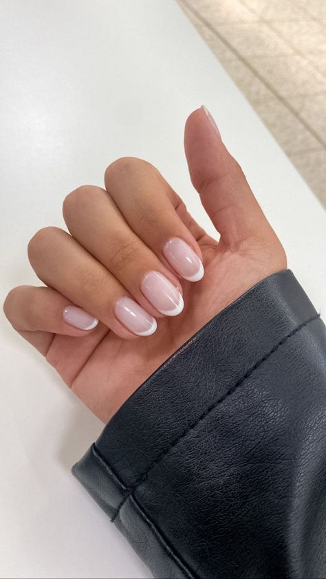 Natural Tip Nails Acrylic, French Nail Designs Round, Minimalistic French Nails, French Tip Hard Gel Nails, Bridal Nails Squoval, French Nails Round Shape, Milky French Manicure Almond Nails, American French Tip, Cute Nails Oval