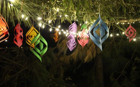 Sukkah Decor, Sukkot Decorations Diy, Sukkah Decorations, Shabbat Crafts, Jewish Art Projects, Sukkot Crafts, Sukkot Decorations, Jewish Preschool, Simchat Torah