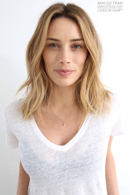 Ahn Co Tran Hair, Ahn Co Tran, Kaley Cuoco Hair, Beachy Waves Hair, Anh Co Tran, Old Hairstyles, Straight Blonde Hair, Midlength Haircuts, Hair Medium