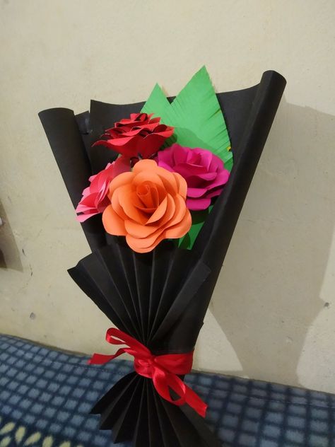 Bouquet craft Bouquet Craft, Diy Fabric Flowers, Paper Bouquet, Small Bouquet, School Decorations, Black Paper, Diy Fabric, Fabric Flowers, Flowers Bouquet