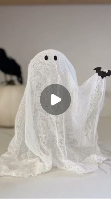 Melissa | DIY + Home Reno on Instagram: "You’ll want to save this DIY ghost for your Halloween activities! This kid friendly craft is easy and fun to make! Supplies: 1/3c white glue 1c water Cheese cloth Balloon Felt or black paper for eyes #halloweencrafts #halloweendiy #spookyszn #halloweenpartydecor #diyhalloween" Ghost Pinata Halloween, Halloween Ghosts Decorations, Balloon Ghosts Diy, Cheese Cloth Ghost With Glue, How To Make Halloween Ghosts, Black And White Crafts For Kids, Paper Ghosts Diy, Paper Ghost Craft, Glue Ghost Craft