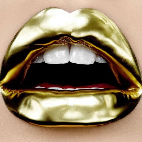 Gird your loins for M.A.C's biggest sale ever in New York. metallic gold lips chrome makeup Lip Art Makeup, High Fashion Makeup, Gold Color Scheme, Lipstick Art, Gold Lips, Lips Drawing, Fantasy Hair, Mermaid Makeup, Glitter Lips