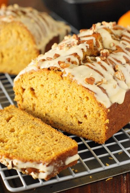 Celebrate the flavors of fall, even in your biscuits! Pumpkin Biscuits are made even extra scrumptious with a smear of Pecan-Honey Butter. Banana Bread With Honey, Bread Flavors, Xmas Favors, Bread With Honey, Pumpkin Biscuits, Buttermilk Banana Bread, Glaze Cake, Pumpkin Banana Bread, Banana Treats