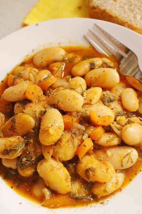 Greek Baked Giant Beans – Gigantes Giant Beans Recipe, Mediterranean Beans, Authentic Mediterranean Recipes, Gigantes Plaki, Giant Beans, Ww Soup, Beans Baked, Greek Dishes, White Bean Soup