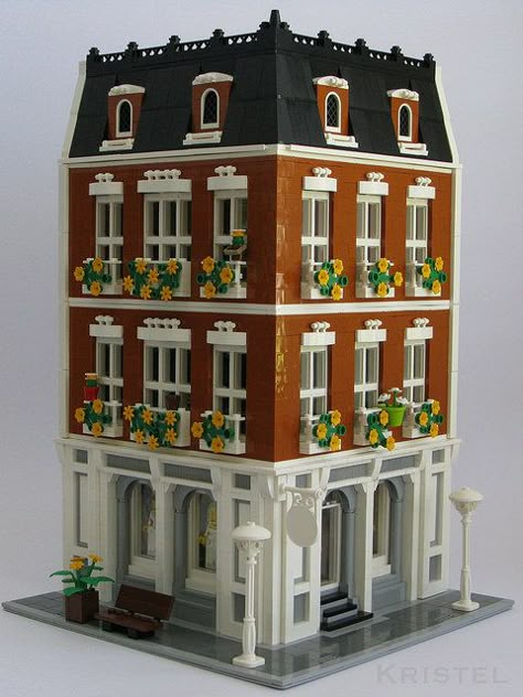 Beloved Belle Corner Building, Lego House Ideas, Lego Buildings, Bangunan Minecraft, Construction Lego, Lego Inspiration, Lego Modular, Amazing Lego Creations, After The Wedding