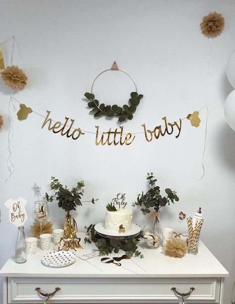 Small Babyshowers, Minimal Gender Reveal Decor, Cricut Baby Shower Decorations, Simple Baby Shower Backdrop, Simple Baby Shower Decorations, Baby Shower Simple, Balloon Baby Shower Centerpieces, Cricut Baby Shower, Welcome Baby Party