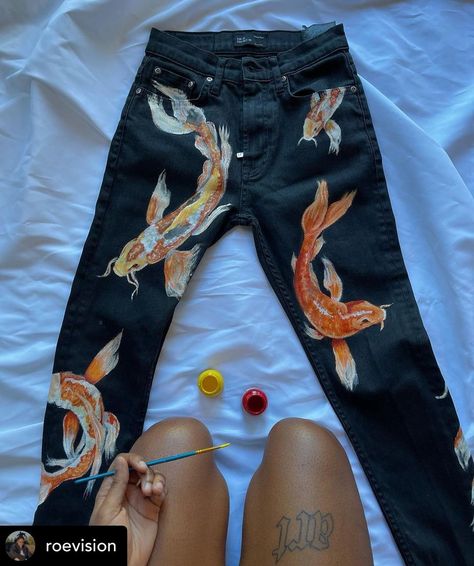 Denim Diy Clothes, Painted Clothes Diy, Diy Denim Jacket, Upcycle Clothes Diy, Denim Art, Diy Jacket, Diy Clothes Design, Custom Jeans, Denim Ideas