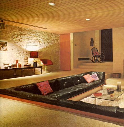 Weird Decor, Retro Style Living Room, 60s Interior, 70s Interior Design, 80s Interior Design, 80s Interior, 70s House, 70s Interior, Moving Apartment